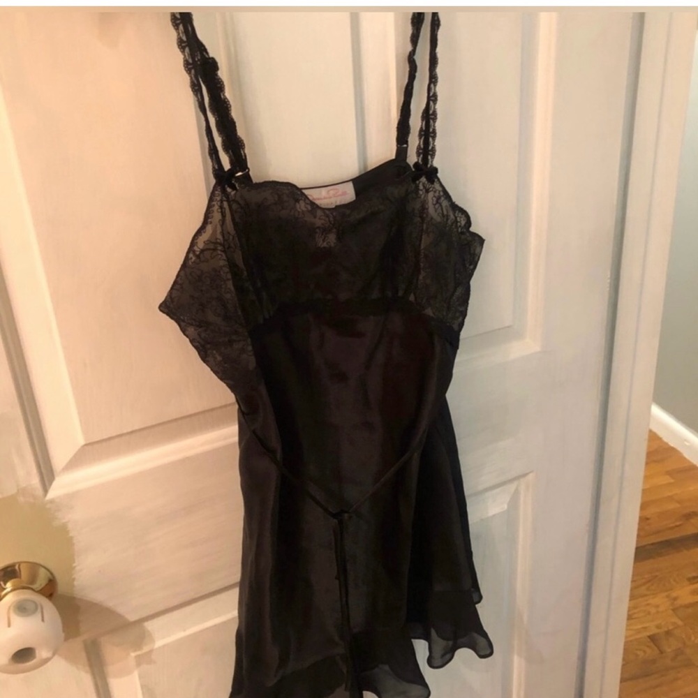 Oscar De La Renta Elegant Black satin/Lace nighty size L in great condition.